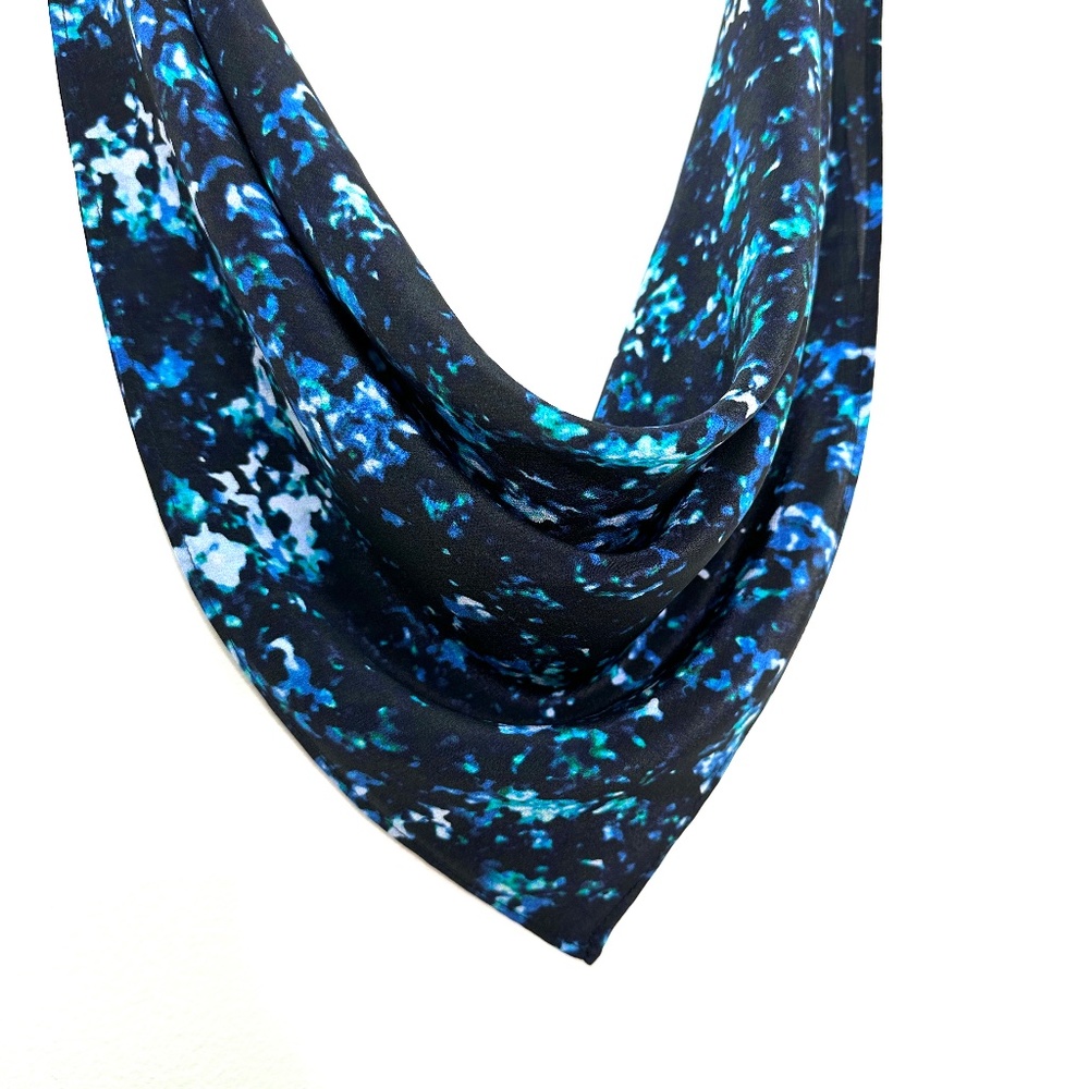 NWT SILKLETTE Dashing Dashes 100% Fine Silk Kerchief Scarf BLUE/WHITE